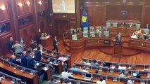 Erst Wasser auf Kurti, dann Schlägerei im Parlament in Kosovo