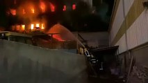 إخماد حريق ضخم أتى على مصنع اسفنج في عمّان