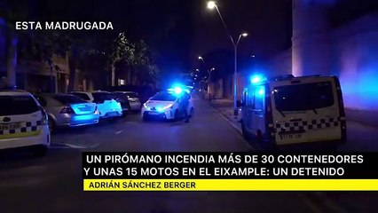 Un pirómano quema una batería de contenedores y motos en Barcelona