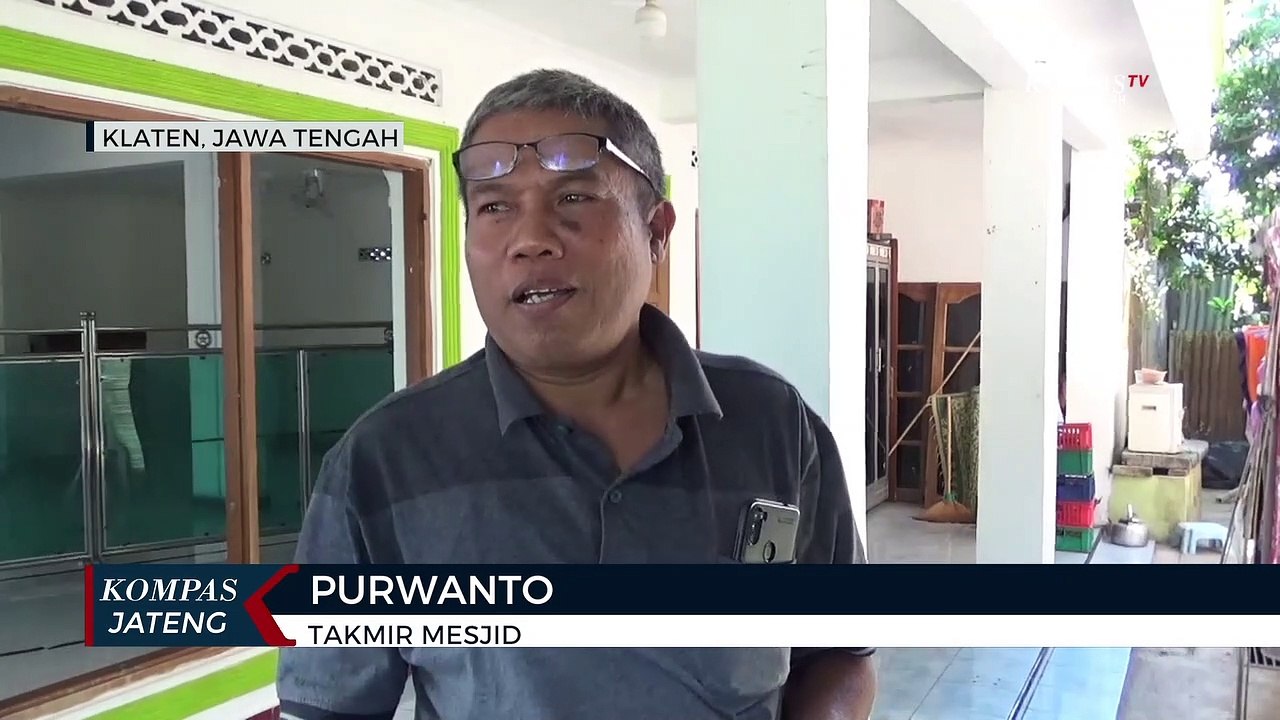 Terekam CCTV, Pencuri Nekat Bobol Kotak Amal Masjid