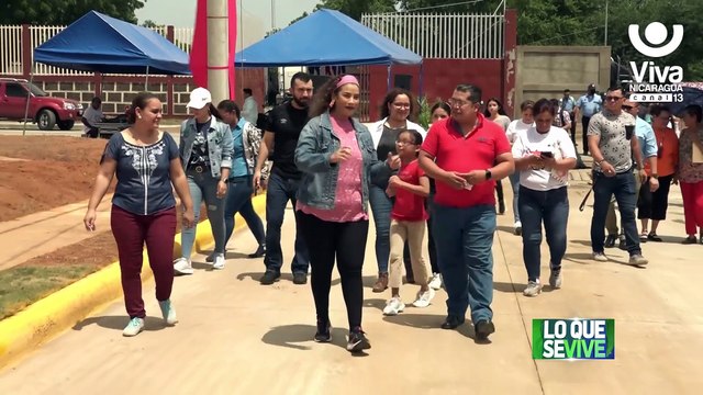 Familias reciben sus viviendas en la urbanización Villa Santiago en Managua