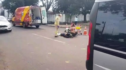 Motociclista sofre fratura na perna após acidente de trânsito no Centro