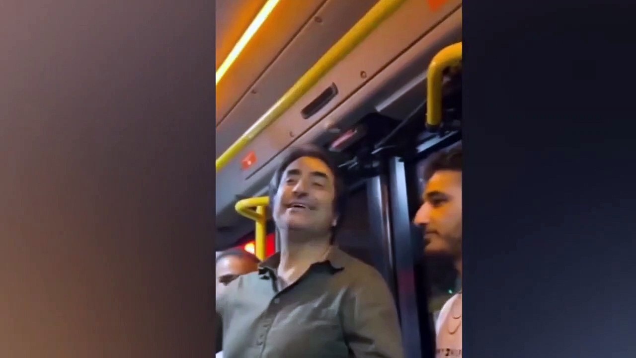 Mahsun Kırmızıgül minibüste konser verdi