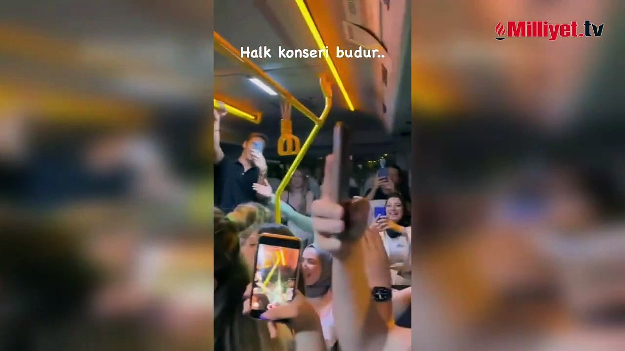 Mahsun Kırmızıgül minibüste konser verdi!