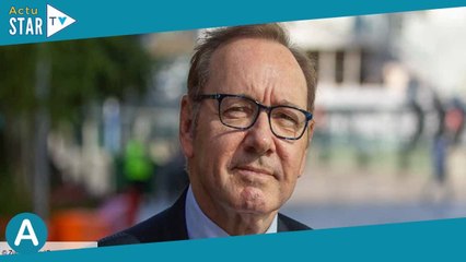 Procès de Kevin Spacey : “Je suis un grand dragueur”, l’acteur, détendu, surprend avec sa défense