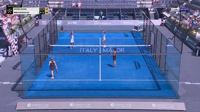 بريا وبياتريث في المربع الذهبي