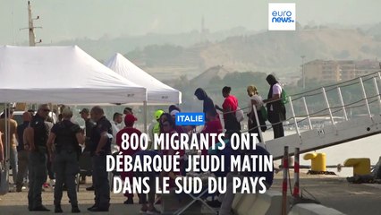 En Italie, 800 migrants secourus ont débarqué dans le sud du pays