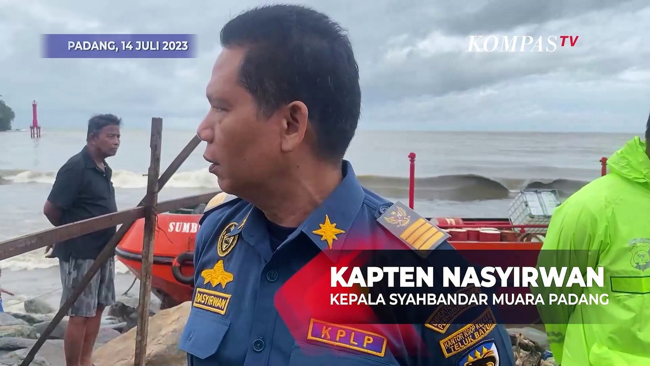 Cuaca Buruk Kapal Pengangkut BBM Terdampar