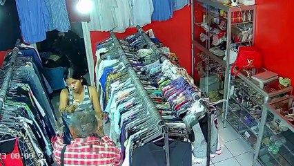 Hondureño finge ser cliente y se roba teléfono de empleada en Olancho