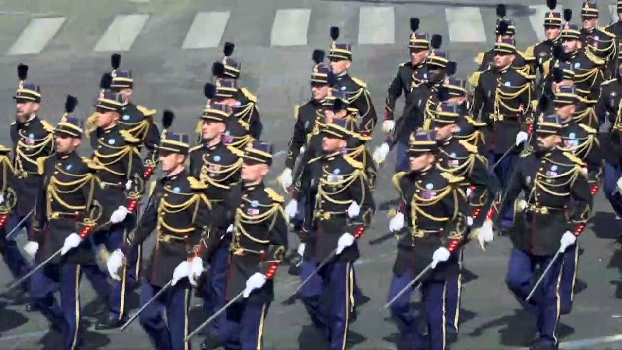 Beim französischen nationalfeiertag bleiben befürchtete unruhen zunächst aus