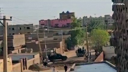 شاهد: احتدام المعارك في السودان وسط انقطاع للاتصالات والإنترنت
