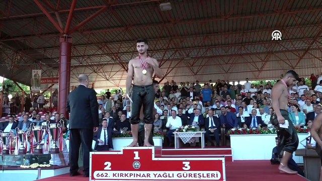 EDİRNE - Kırkpınar Yağlı Güreşleri Başpehlivanı Yusuf Can Zeybek altın kemeri kuşandı