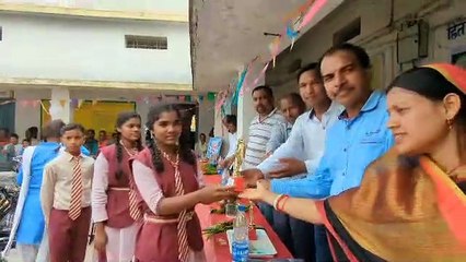 दसवीं-बारहवीं में उत्कृष्ट प्रदर्शन करने वाले विद्यार्थी पुरस्कृत