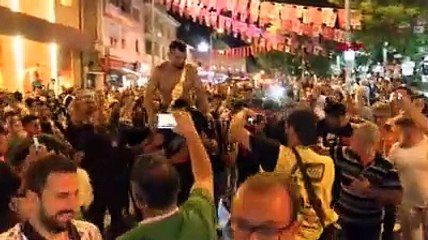 Kırkpınar?ın başpehlivanı Zeybek?e coşkulu karşılama