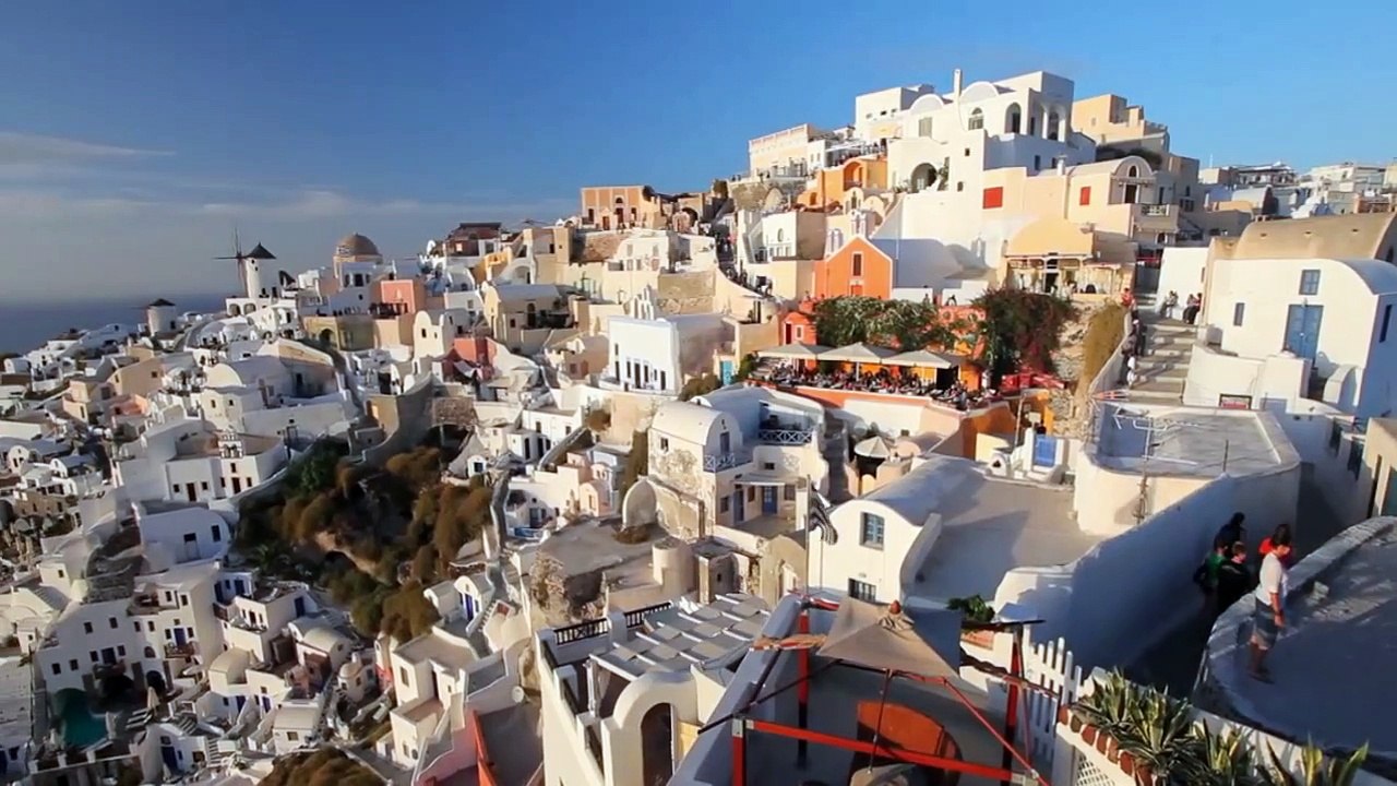 Discover the Best Ways to Embrace a Gay-Friendly Excursion in Santorini
