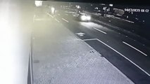 Vídeo mostra motorista furando sinal, batendo contra motociclista e fugindo sem prestar socorro