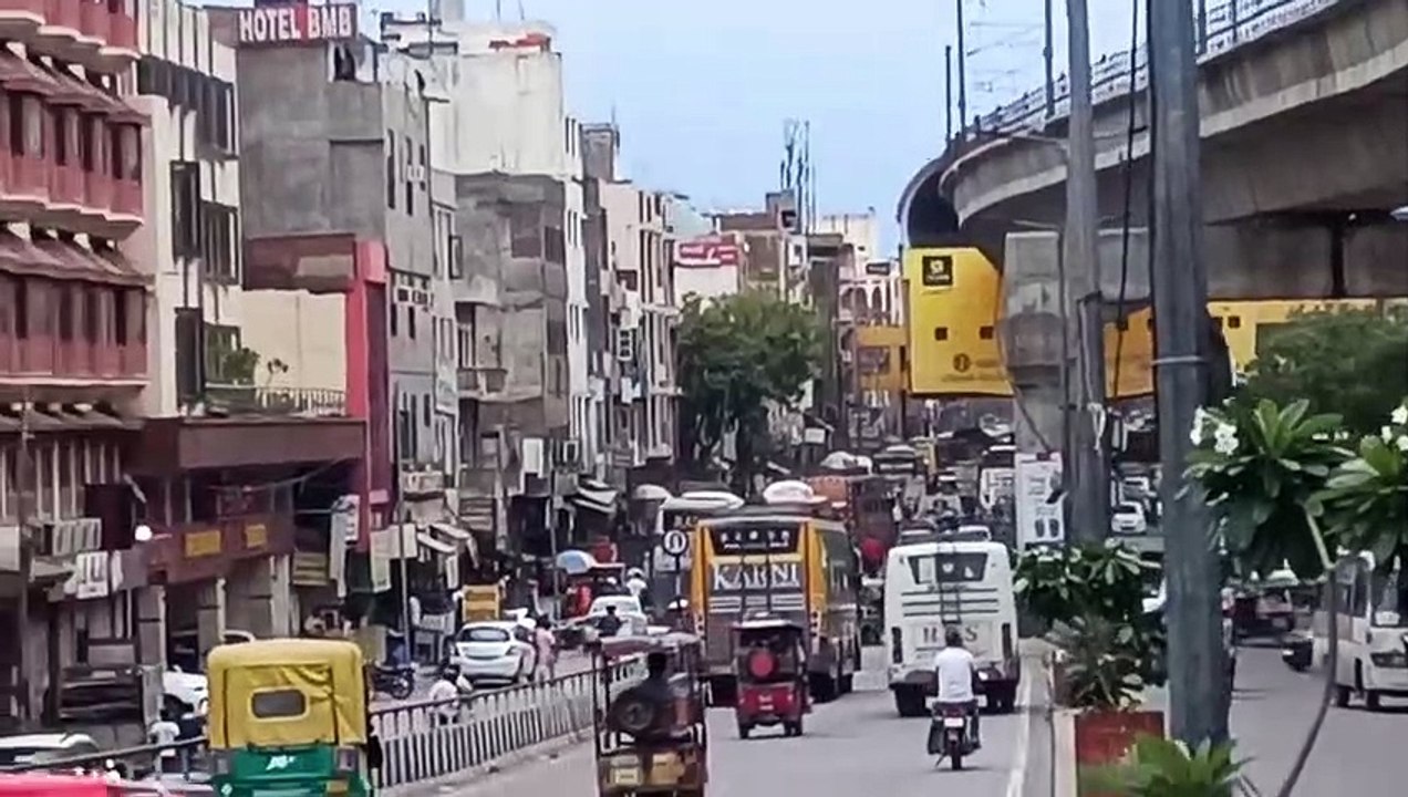 सिंधी कैंप बस स्टैंड...सब बे-बस : देखें वीडियो