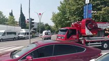 Kırmızı ışıkta geçen otomobil, halk otobüsüne çarptı: 1 hafif yaralı