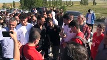 Milli futbolcu Hakan Çalhanoğlu, memleketi Bayburt'ta coşkuyla karşılandı