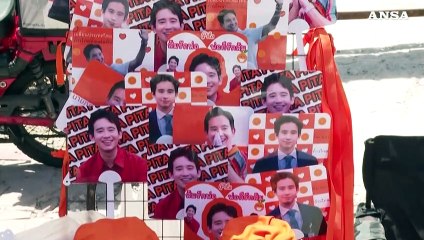 Thailandia, l'elite blocca il governo pro-democrazia