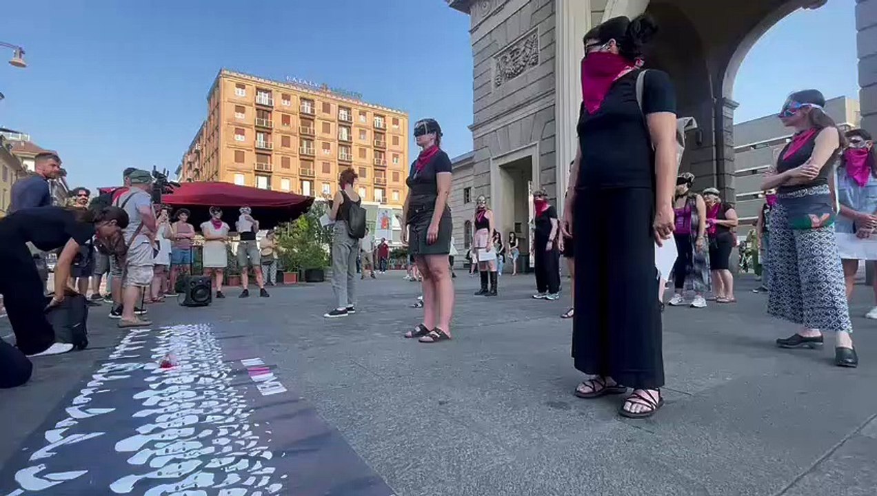 Milano, il flash mob di "Non una di meno" in piazza 25 Aprile