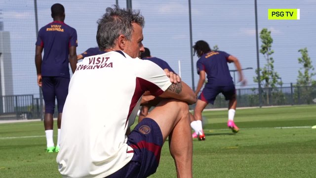 Vean a Luis Enrique en estado puro en su primeros entrenos con el PSG: ya hace pinitos con el francés