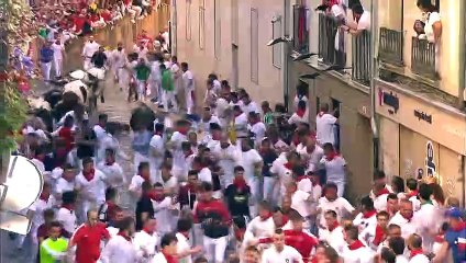 جرح 35 شخصاً خلال فعاليات إطلاق الثيران في مهرجان سان فيرمين في إسبانيا