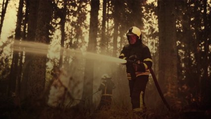 Canadian Firefighter Dies Amid Ongoing Wildfires