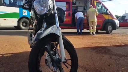Motociclista fica ferido após colisão com Van na Rua Juscelino Kubitschek