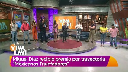 Miguel Díaz recibe reconocimiento por su trayectoria en los medios