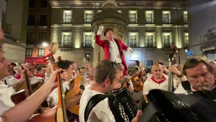 El Pobre de mí de 'El Guti' toma un año más la Plaza del Consejo