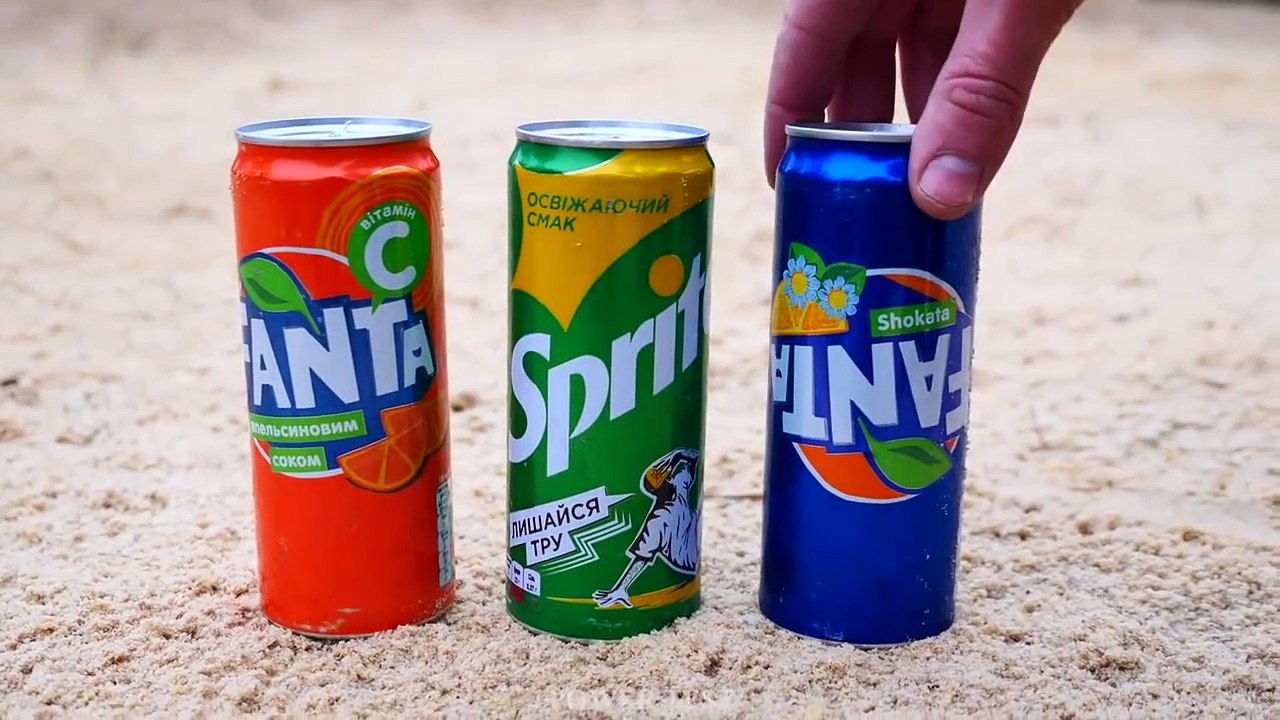 Expérimentez des allumettes dans des bouteilles en verre Coca-Cola,