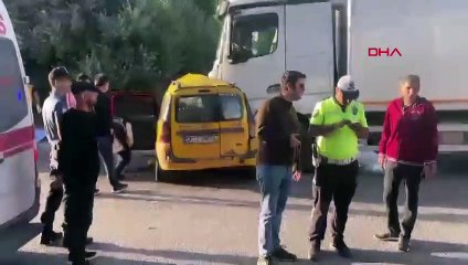 Sivas'ta kamyon ile ticari taksi çarpıştı: 4 ölü, 1 ağır yaralı