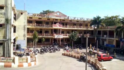 बारिश में कही हादसों को न्योता दे रहे शहर में स्थित जर्जर मकान