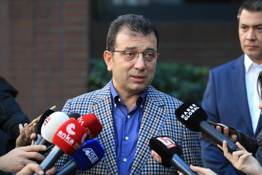 İmamoğlu: Hatırlayalım, uyarılara rağmen devleti ele geçirme hedefiyle hareket eden terör örgütüne büyük imkânlar sağlandığı günleri bu ülke, bu millet ve devletimiz yaşadı