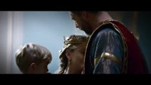 Bande annonce du film Le Roi Arthur: La Légende d'Excalibur. Le film a été un énorme flop au box office, mais il cartonne sur Netflix.