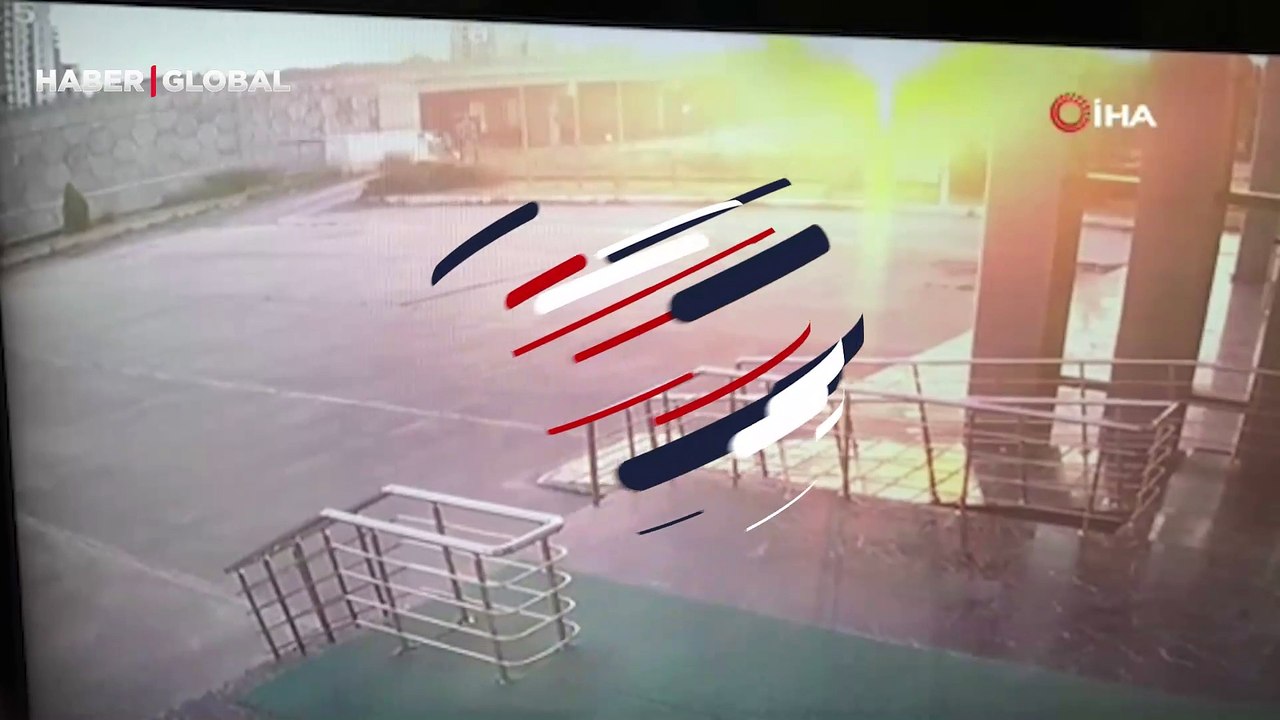 Tatilden dönen aile ölüme gitti! Korkunç kazanın kamera görüntüleri ortaya çıktı