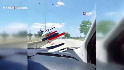 Şarkı dinlediği esnada kaza "geliyorum" dedi, dalgın sürücünün kaza anı kameraya böyle yansıdı