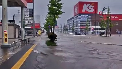 Pluie record dans la province japonaise d'Akita Les rivières ont débordé, les colonies ont été inondées