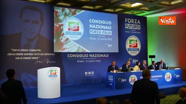Tajani eletto segretario nazionale di FI all'unanimit?, la standing ovation dopo il voto