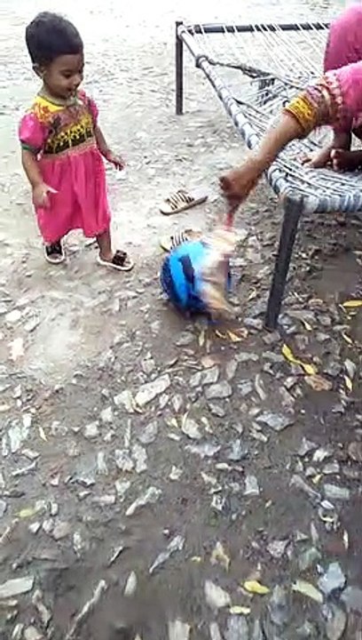 Football khelte hue pyare do bacche