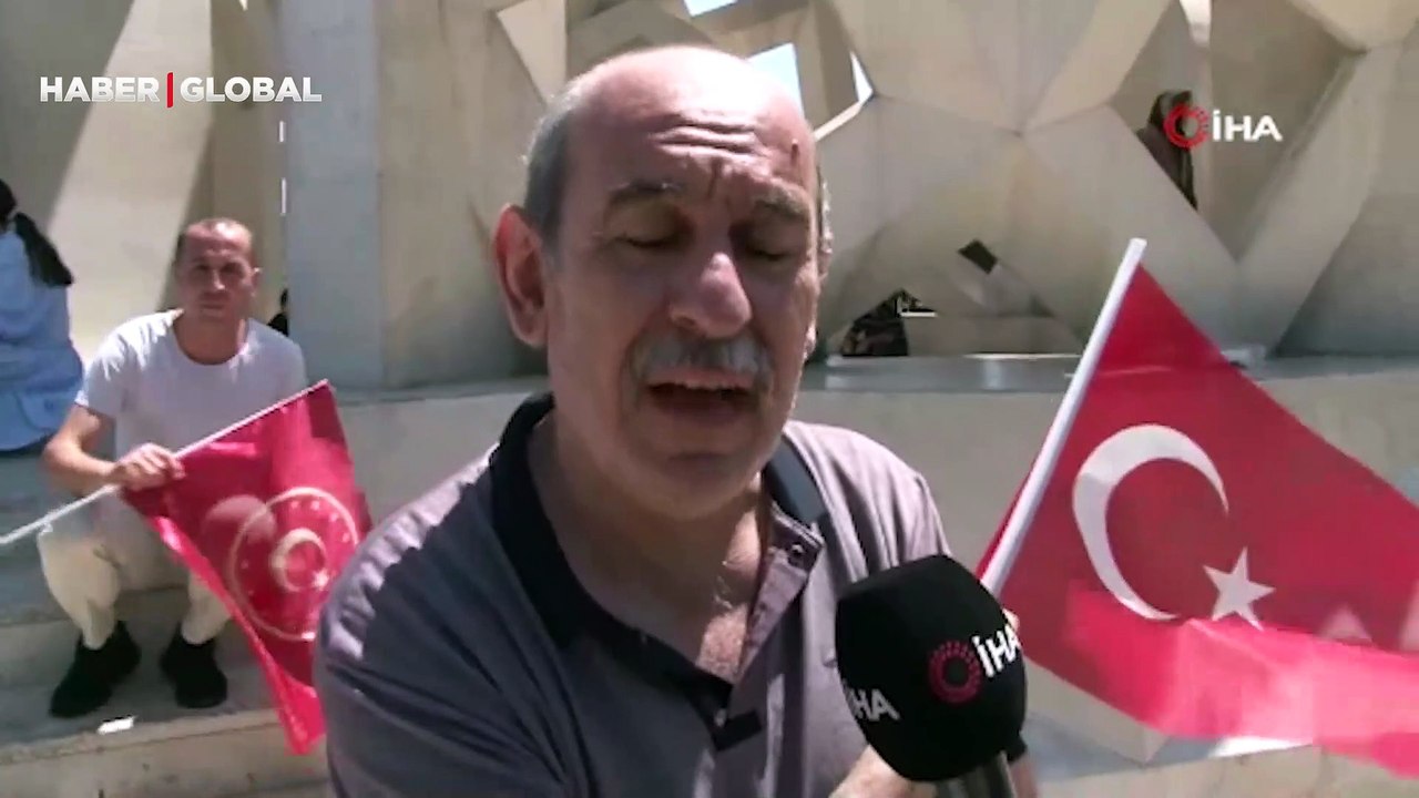 15 Temmuz günü vatandaştan 15 Temmuz Şehitler Anıtı'na yoğun ilgi: Allah bir daha göstermesin