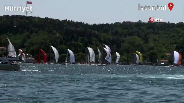 İstanbul Boğazı’nda 15 Temmuz şehit ve gazilerine saygı seyri