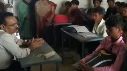खरगोन: DM ने 2 टीचरों को थमाया नोटिस,शिक्षा विभाग में मचा हड़कंप