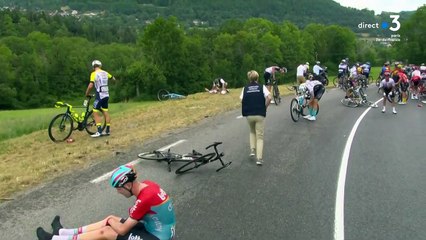 Environ trente coureurs ont chuté au départ de la 14e étape du Tour de France ce samedi.