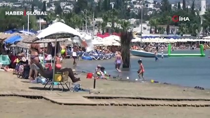 Bodrum’da çöl sıcakları! Gölgede 44 derece ölçüldü... Sahiller doldu, sokaklar boş kaldı