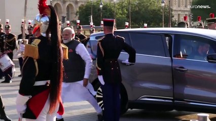 ماكرون يستقبل مودي على مأدبة رسمية في اللوفر احتفالاً بالعيد الوطني الفرنسي