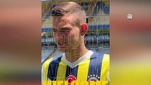 İSTANBUL - Fenerbahçe, Polonyalı futbolcu Sebastian Szymanski ile 4 yıllık sözleşme imzaladı