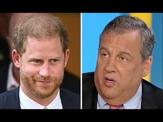 "Triste" Harry ha dato una foto autografata di se stesso in uno scambio di regali confuso