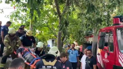 Bakırköy'de bina çöktü! Enkaz altında kalan işçi kurtarıldı